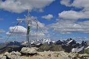 41 La croce di vetta del Corno Stella (2620 m)